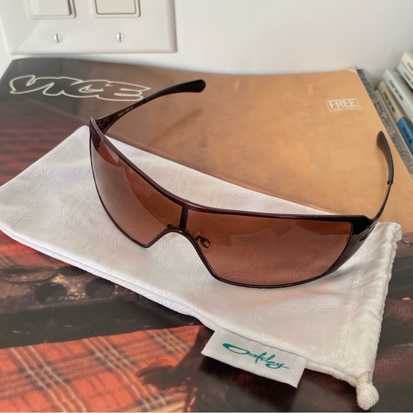*SOLD* Oakley Dart Sunglasses Metal Frames Dark Amber Lenses + Case - Picture 2 of 8